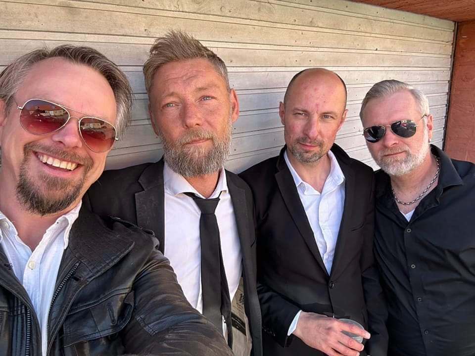 Ronni Strøm & Country Cash